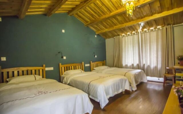 Zhangjiajie April Day Hostel