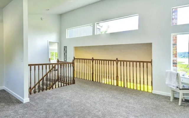 Stunning Hood Canal Getaway w/ Private Deck!