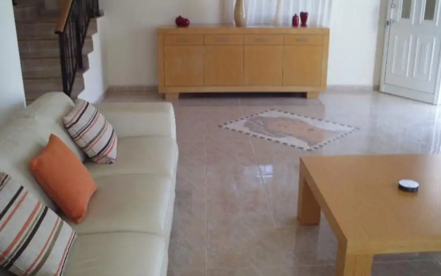3 Bed Villa 10 Minutes Drive From Beautiful Beach