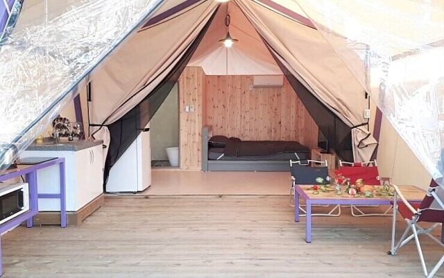 Aquamarine Glamping