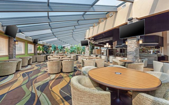 Best Western Plus Mirage Hotel & Resort