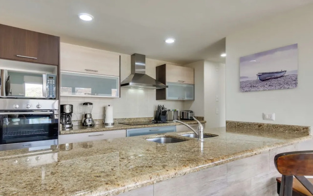 Chic Cabo Condo - Walk to Marina & Downtown!