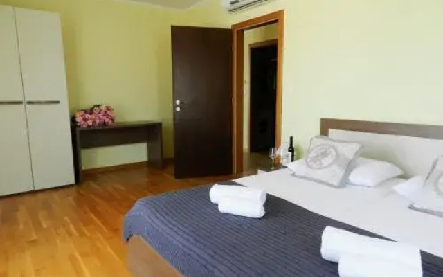 Apartments Smaragdna Villa