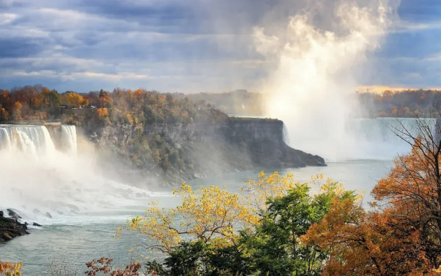 The Brock Niagara Falls Fallsview, Tapestry by Hilton