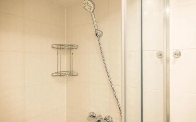 Goldcentral Apartment