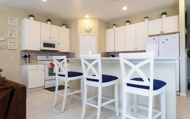 Gorgeous 4 Bedroom w Pool Close to Disney 920