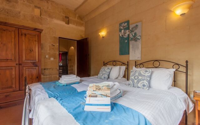 Gozitan Farmhouse Pool &amp; Jacuzzi - PP 2