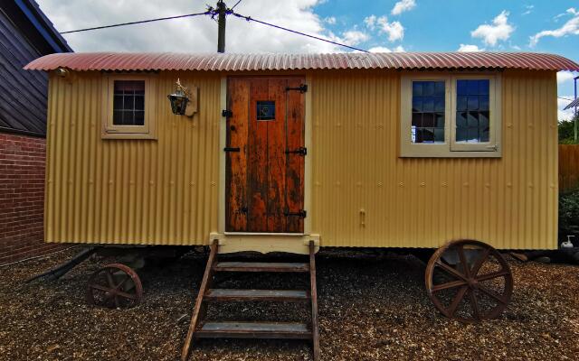 Stonehenge Inn & Shepherds Huts