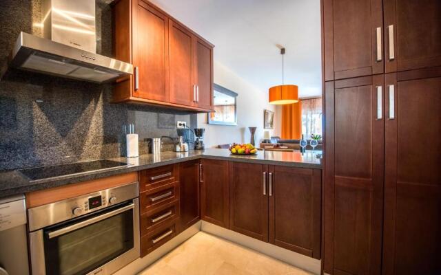 Malibu Mansions Condo 1 by Rafleys