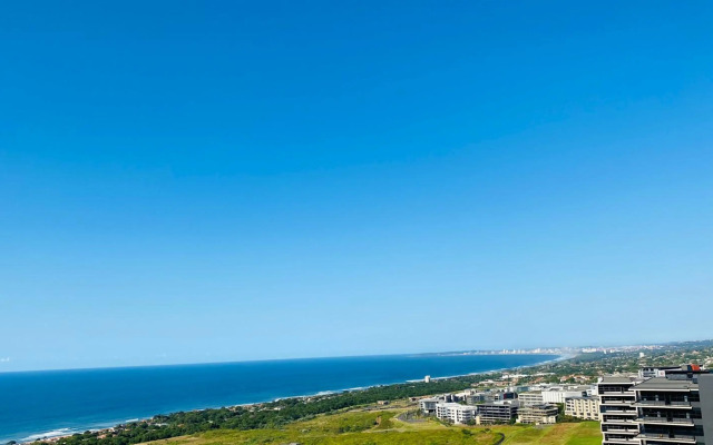 Umhlanga Arch 10th Floor- Sea Views!