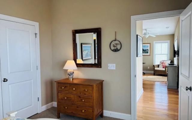 1 Fine Day 4 Bedroom Home by RedAwning