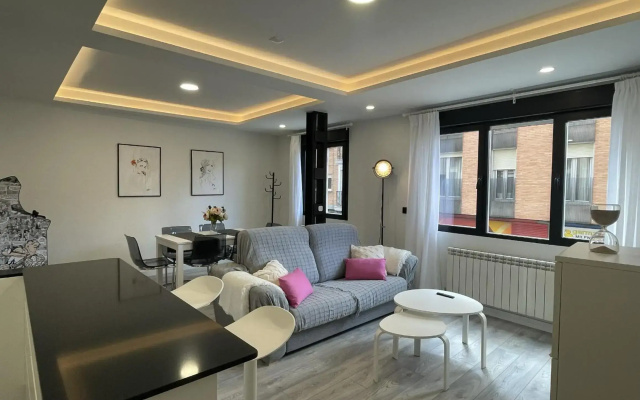 Apartamento Nuevo con patio, situado en el centro.