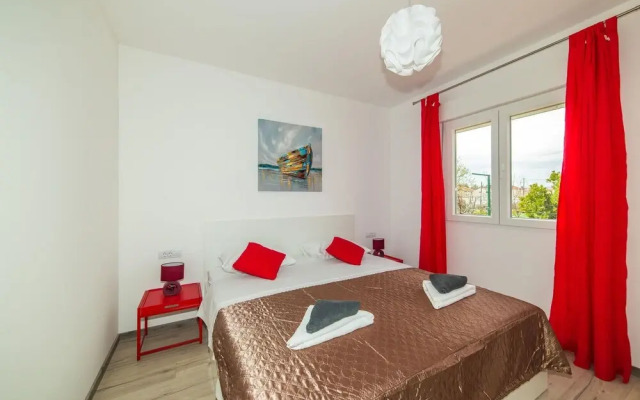 Beautiful Home in Kastel Kambelovac With Wifi and 4 Bedrooms