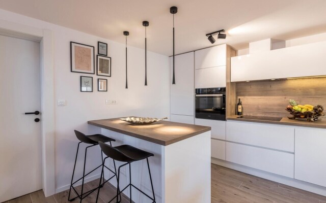 Amazing Home in Supetar With Jacuzzi, Wifi and 2 Bedrooms