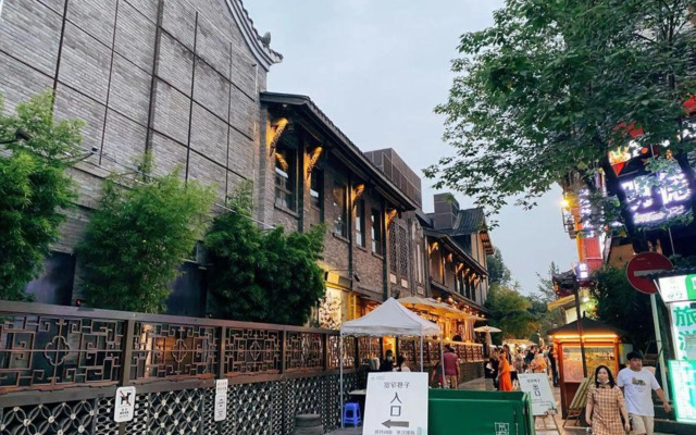 Gemeng Hotel (Chengdu Kuanzhai Alley Huapaifang Subway Station)