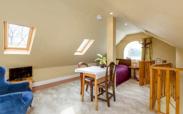 Silver Lining - Mile Apartments