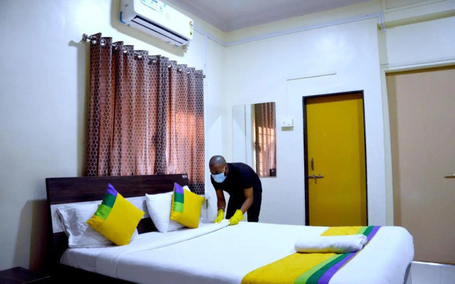 OYO Premium Near Osho Ashram Koregaon Park