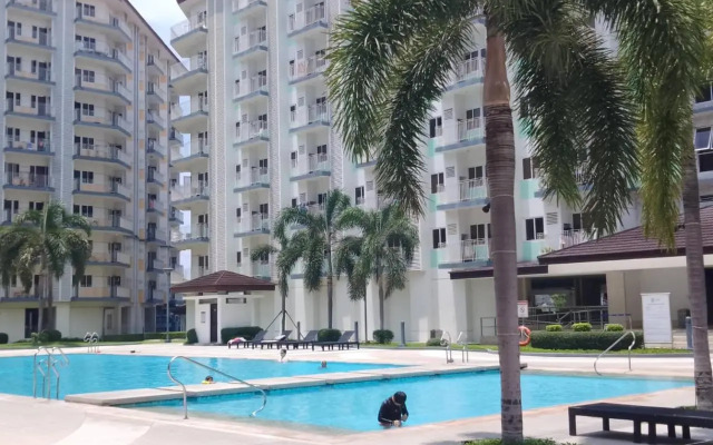 Paranaque SM-Sucat Field Res. Bldg 5, 2/F, 2BR with Balcony
