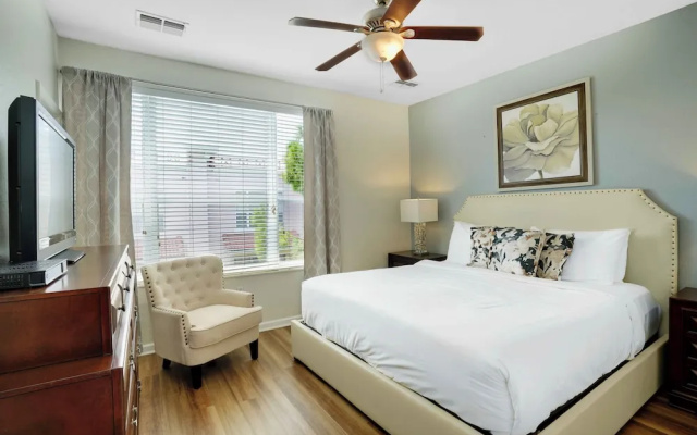 Spacious Townhome W/patio & Garage! Sleeps10