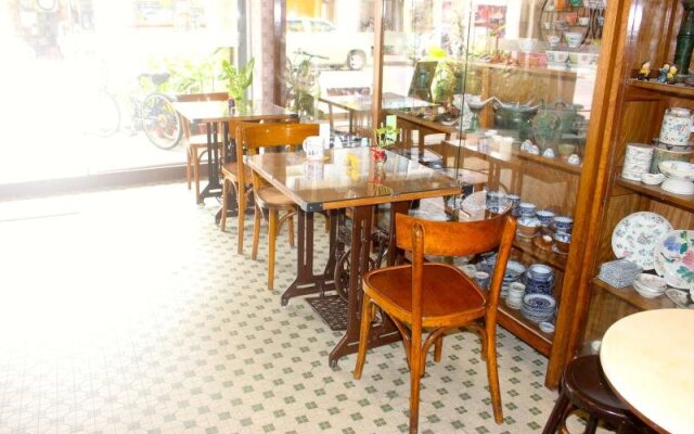 Campbell Antique Hotel & Cafe