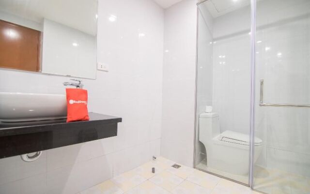 RedDoorz Plus Near Van Mieu Quoc Tu Giam