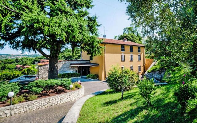 Apartment in Manerba with barbecue