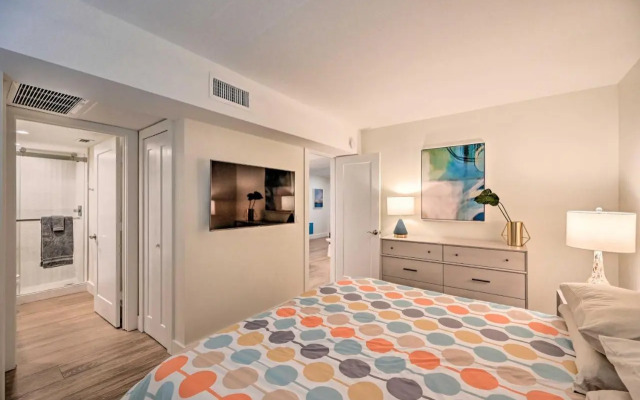 Luxe Naples Escape: Walk to Beach & Downtown!