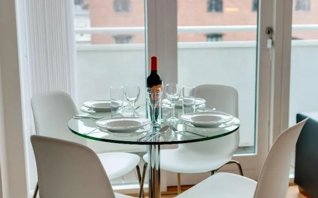 Base Serviced Apartments - The Docks