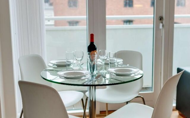 Base Serviced Apartments - The Docks