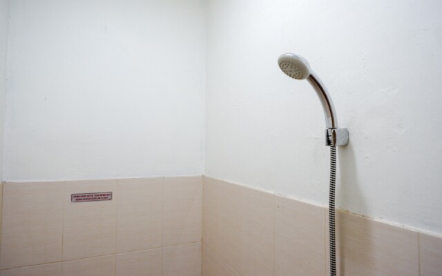 RedDoorz near Living Plaza Purwokerto