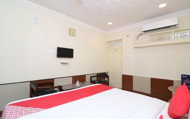 OYO 13657 Hotel Radhika