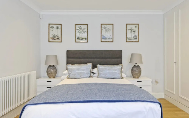 Huge Kensington Garden Flat