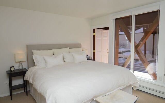 Old Hundred by Frias Properties