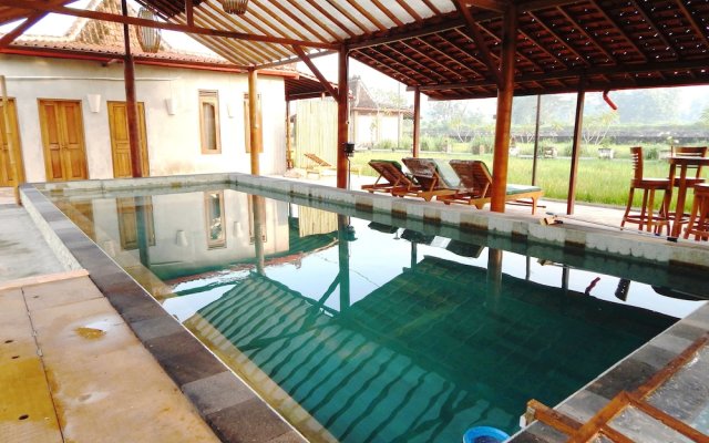 Alamanda family Villas Pool Yogyakarta