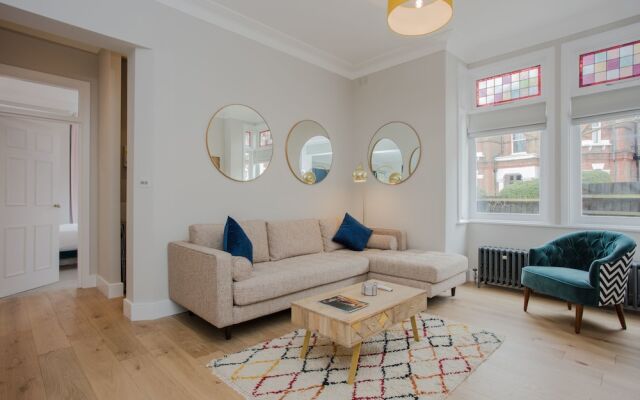 Modern 3 Bedroom Flat in West Hampstead