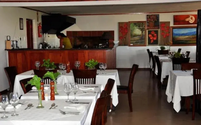 Draaihoek Lodge & Restaurant