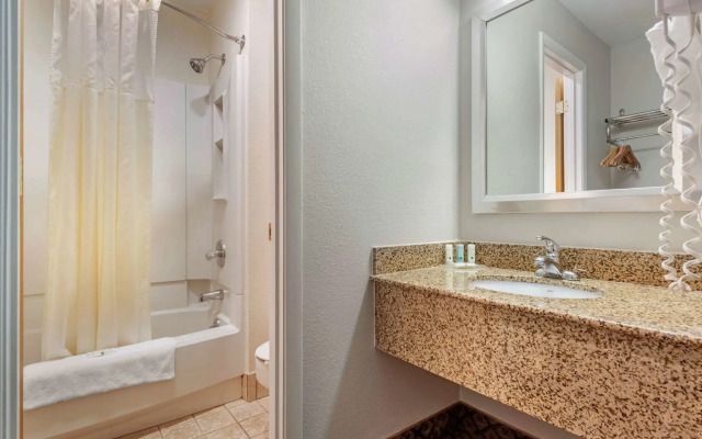 Quality Inn Fort Wayne