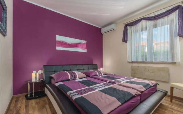 Holiday home Kastelir 50 with Outdoor Swimmingpool