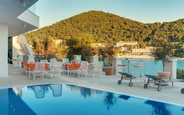 Hotel More