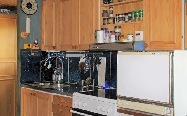 Scenic Lakeside Cottage-by Traum