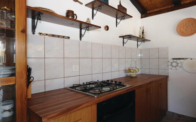 Beautiful Home in Banj With Wifi and 5 Bedrooms
