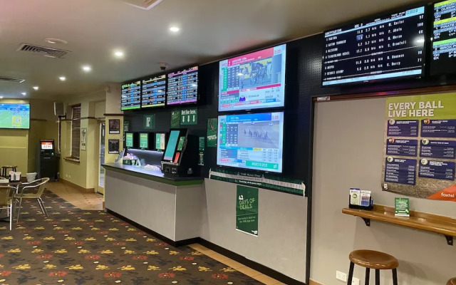 Nightcap at Horse and Jockey Hotel Warwick