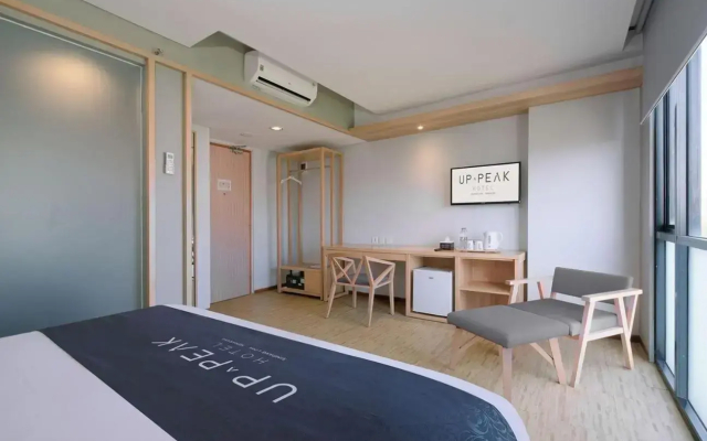 Up-Peak Hotel Simpang Lima Semarang Powered by Archipelago