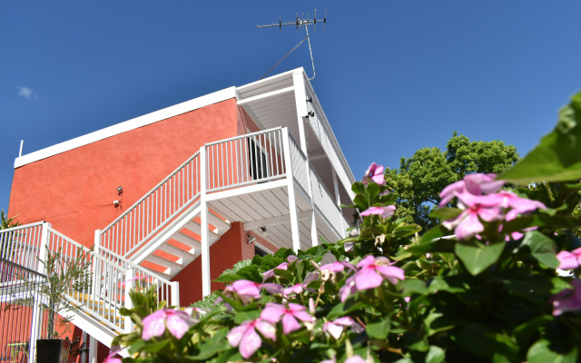 Palm Court Budget Motel Hostel/Backpackers — 3-star hotel in Katherine