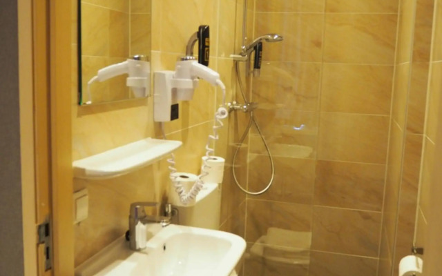 Aston City Hotel