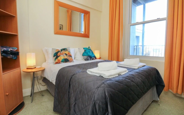 Val's Seaview