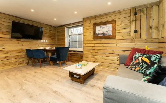 Host Stay Grafton Woodshack