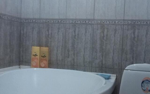 На Демократической