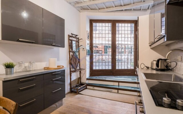 Cozy Entire Apt Close To Piazza Trilussa