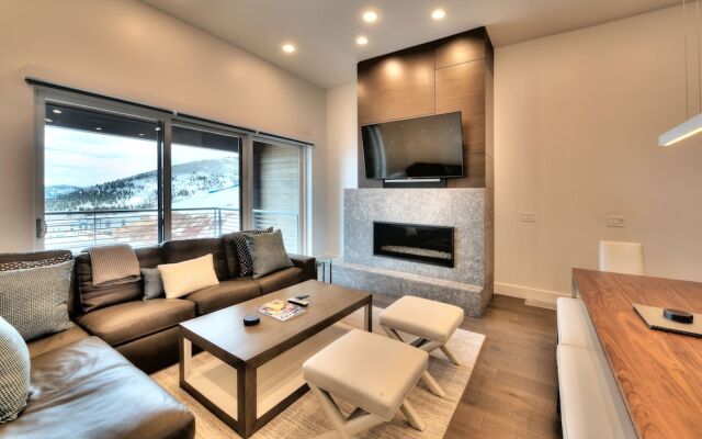 3br/3ba Stunning  In Canyons Village 3 Bedroom Condo by RedAwning